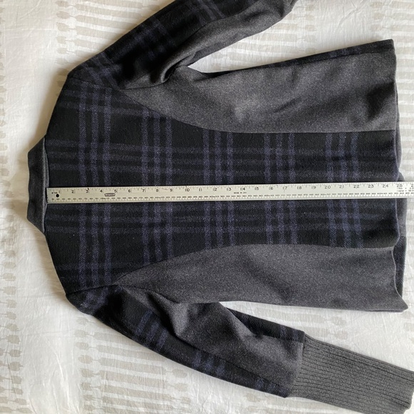 Sundance navy and gray plaid jacket with ribbed cuffs and pockets. Size 6 - Picture 10 of 11